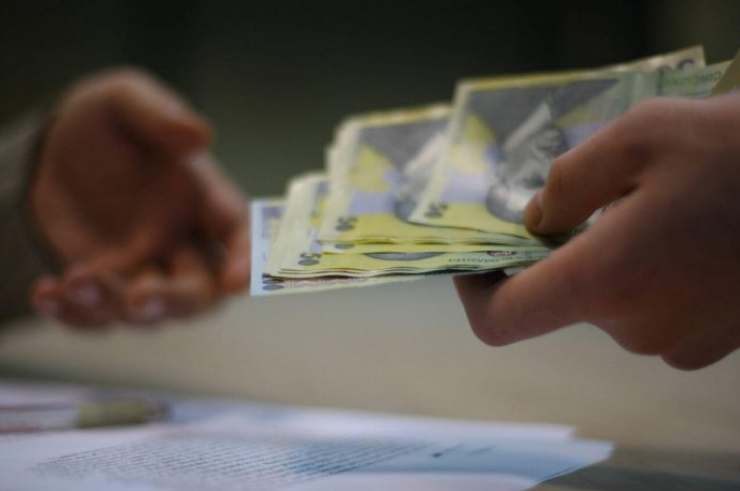 eJobs: 1 din 2 angajati crede ca o singura sursa de venit nu mai este suficienta pentru un trai decent